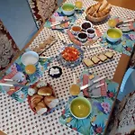 Les De Veronique, Chez Veronique Olive