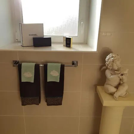 Les De Veronique, Chez Veronique Olive *