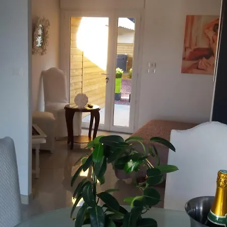 Les De Véronique, Chez Véronique Olive Bed & Breakfast 4*