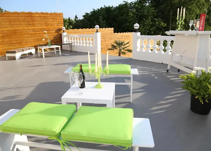 Les De Veronique, Chez Veronique Olive