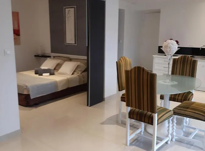 Les De Veronique, Chez Veronique Olive