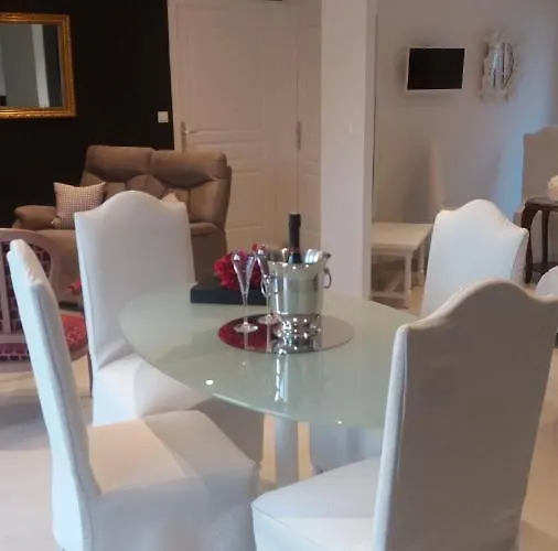 Les De Veronique, Chez Veronique Olive