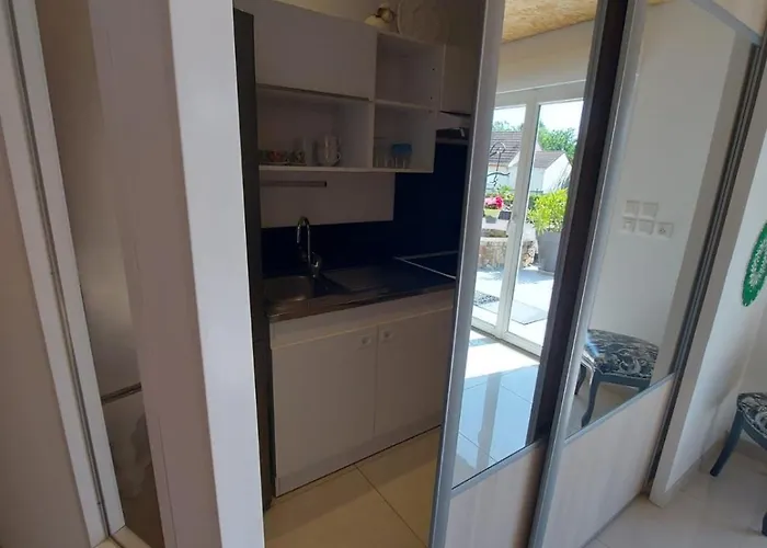 Les De Veronique, Chez Veronique Olive